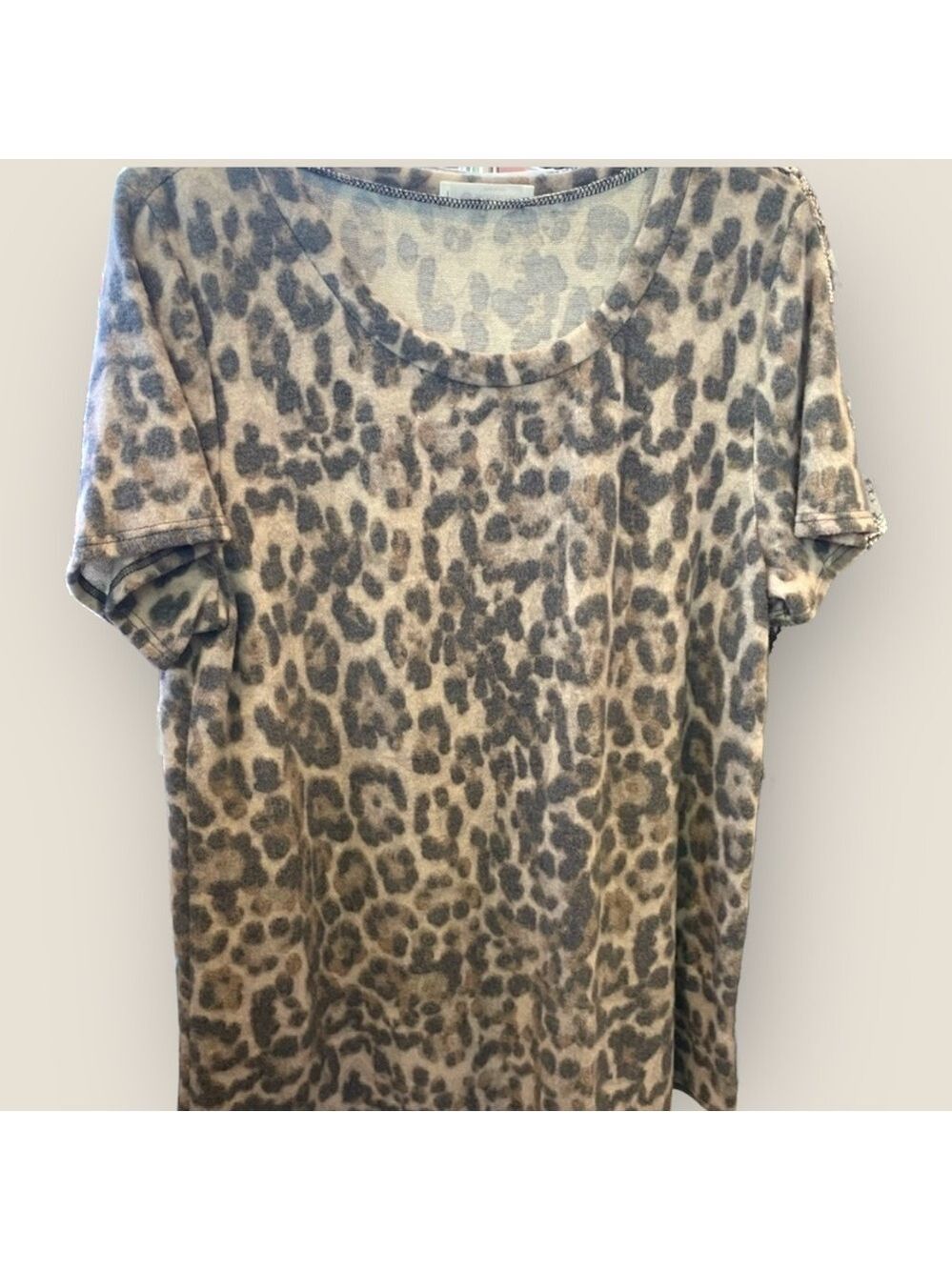 Animal print womenâs short-sleeved top